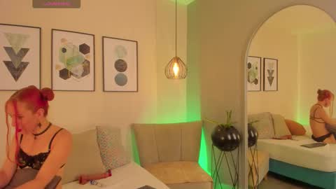 Snapshot of ariavelvet_ chatting on March 2026 01:43:02 AM Aria online show from March 2026 01:43:02 AM