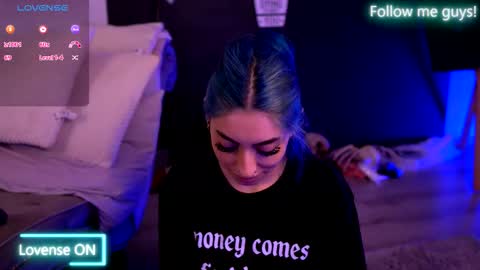 Aria  online show from October 2025 09:04:01 PM