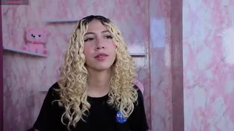 Snapshot of aribunnie chatting on December 2025 09:33:02 PM Ari Bunnie online show from December 2025 09:33:02 PM