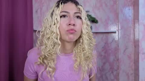 Snapshot of aribunnie chatting on December 2025 11:35:02 PM Ari Bunnie online show from December 2025 11:35:02 PM