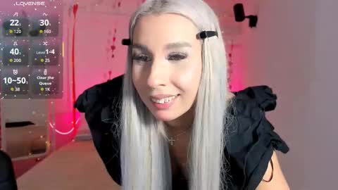 Snapshot of arielablondie chatting on September 2025 09:26:01 PM Evelin online show from September 2025 09:26:01 PM