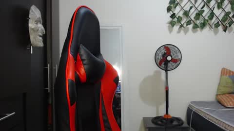 Snapshot of arielbronwxxx chatting on March 2025 02:34:01 PM chris online show from March 2025 02:34:01 PM