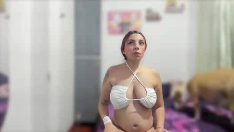 Snapshot of ariell_rose1 chatting on February 2025 05:00:01 AM Stephany online show from February 2025 05:00:01 AM