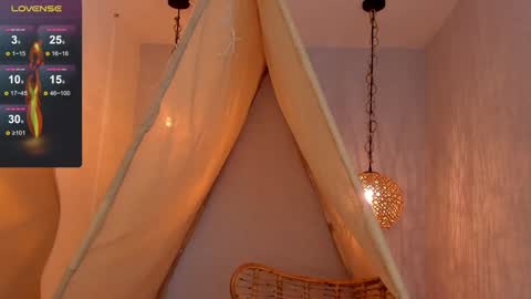 Snapshot of ariella_ruiz chatting on December 2024 06:41:02 PM A R I online show from December 2024 06:41:02 PM