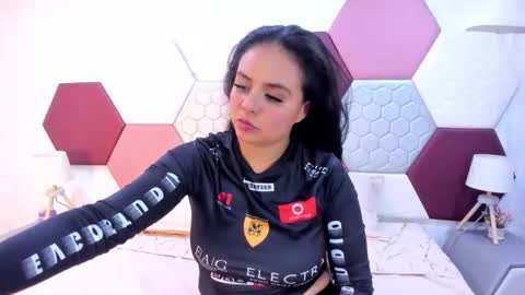 Snapshot of arielle_wilde chatting on November 2025 12:46:02 AM arriel online show from November 2025 12:46:02 AM