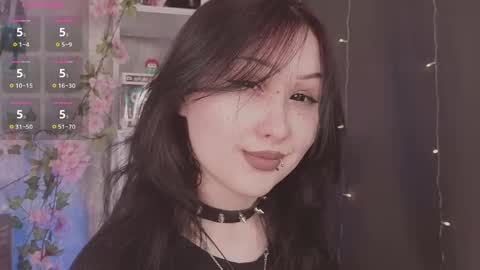 Snapshot of ariellemckoon chatting on April 2026 04:04:01 AM Dee online show from April 2026 04:04:01 AM