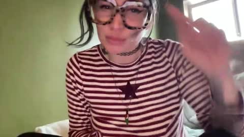 Snapshot of arielwyld chatting on February 2026 09:45:01 PM ariel colin when hes here online show from February 2026 09:45:01 PM