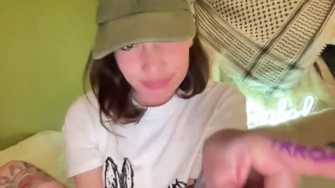 Snapshot of arielwyld chatting on March 2026 02:06:02 AM ariel colin when hes here online show from March 2026 02:06:02 AM