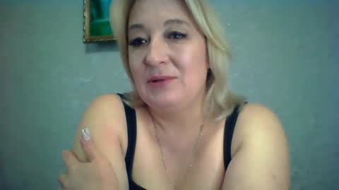 Snapshot of arielxloveresss chatting on October 2025 09:28:02 AM ArielXLoveresss online show from October 2025 09:28:02 AM