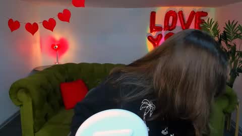 Ari online show from March 2025 08:31:02 PM