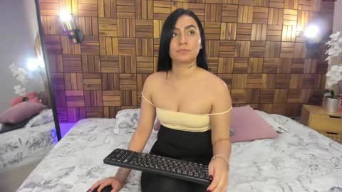 Snapshot of ariiaa_1 chatting on January 2025 11:51:01 PM ARIANNA online show from January 2025 11:51:01 PM