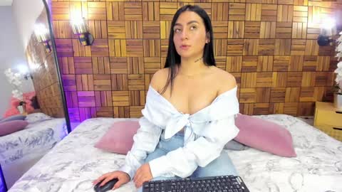 Snapshot of ariiaa_1 chatting on January 2025 08:13:02 PM ARIANNA online show from January 2025 08:13:02 PM