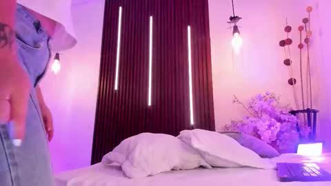  Arianna  online show from March 2026 03:06:01 PM