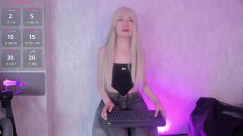 Ariel online show from November 2025 02:13:02 AM