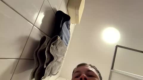 armyskater32 online show from April 2026 09:19:02 AM