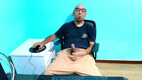 arnelux72 online show from May 2026 05:24:01 AM