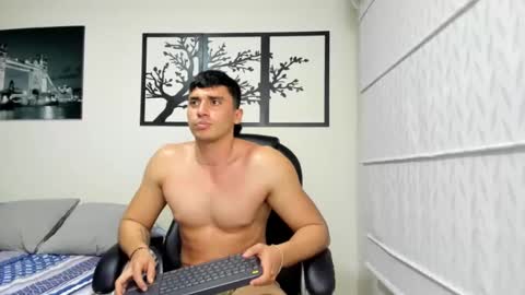 Snapshot of aron647 chatting on February 2025 07:40:02 AM Aron-lake fit online show from February 2025 07:40:02 AM
