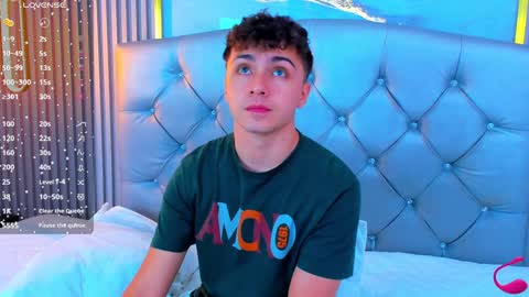 Snapshot of aron__cooper chatting on December 2024 02:43:01 AM aron__cooper online show from December 2024 02:43:01 AM