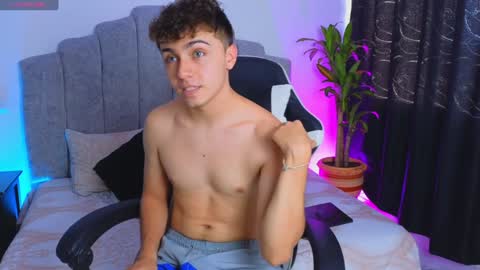 Snapshot of aron__cooper chatting on December 2024 08:21:02 PM aron__cooper online show from December 2024 08:21:02 PM