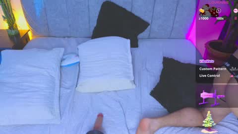 Snapshot of aron__cooper chatting on December 2024 03:29:02 AM aron__cooper online show from December 2024 03:29:02 AM