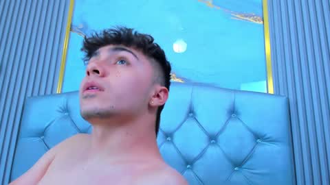 Snapshot of aron__cooper chatting on January 2025 03:43:01 AM aron__cooper online show from January 2025 03:43:01 AM