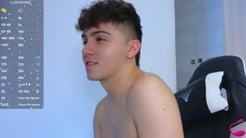 Snapshot of aron__cooper chatting on January 2025 03:36:02 PM aron__cooper online show from January 2025 03:36:02 PM