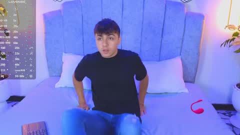 Snapshot of aron__cooper chatting on February 2025 10:00:02 PM aron__cooper online show from February 2025 10:00:02 PM