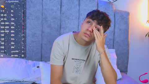 Snapshot of aron__cooper chatting on February 2025 02:19:01 AM aron__cooper online show from February 2025 02:19:01 AM