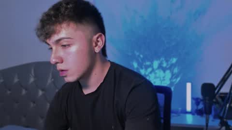 Snapshot of aron__cooper chatting on February 2025 02:30:01 AM aron__cooper online show from February 2025 02:30:01 AM