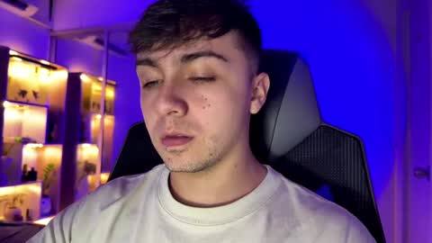 Snapshot of aron__cooper chatting on September 2025 12:11:01 AM aron__cooper online show from September 2025 12:11:01 AM