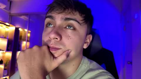 Snapshot of aron__cooper chatting on September 2025 02:35:01 AM aron__cooper online show from September 2025 02:35:01 AM