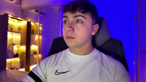 Snapshot of aron__cooper chatting on September 2025 12:01:02 AM aron__cooper online show from September 2025 12:01:02 AM