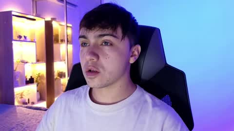 Snapshot of aron__cooper chatting on September 2025 01:22:01 AM aron__cooper online show from September 2025 01:22:01 AM