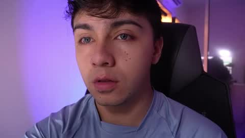 Snapshot of aron__cooper chatting on October 2025 02:32:01 AM aron__cooper online show from October 2025 02:32:01 AM