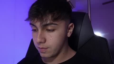 Snapshot of aron__cooper chatting on October 2025 12:24:01 AM aron__cooper online show from October 2025 12:24:01 AM