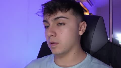 Snapshot of aron__cooper chatting on October 2025 12:44:02 AM aron__cooper online show from October 2025 12:44:02 AM