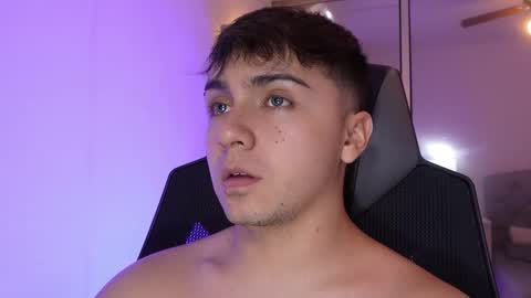 Snapshot of aron__cooper chatting on October 2025 12:30:02 AM aron__cooper online show from October 2025 12:30:02 AM