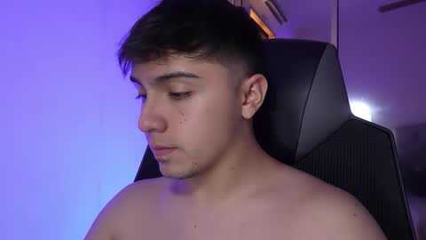 Snapshot of aron__cooper chatting on October 2025 11:45:02 PM aron__cooper online show from October 2025 11:45:02 PM