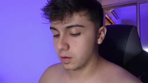 Snapshot of aron__cooper chatting on October 2025 02:26:01 AM aron__cooper online show from October 2025 02:26:01 AM