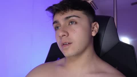 Snapshot of aron__cooper chatting on October 2025 12:24:02 AM aron__cooper online show from October 2025 12:24:02 AM