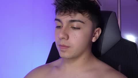 Snapshot of aron__cooper chatting on October 2025 01:29:01 AM aron__cooper online show from October 2025 01:29:01 AM