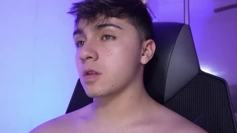 Snapshot of aron__cooper chatting on November 2025 12:10:01 AM aron__cooper online show from November 2025 12:10:01 AM