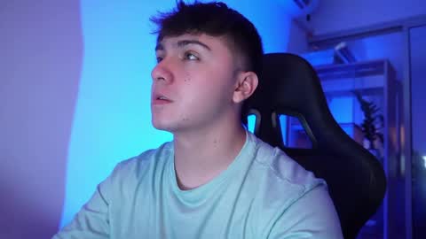 aron__cooper online show from May 2026 02:14:01 PM