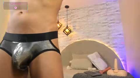 Snapshot of aron_bolt chatting on March 2026 03:33:02 AM ARON BOLT online show from March 2026 03:33:02 AM