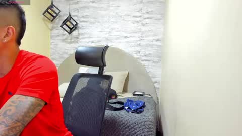 Snapshot of aron_bolt chatting on April 2026 12:40:02 PM ARON BOLT online show from April 2026 12:40:02 PM
