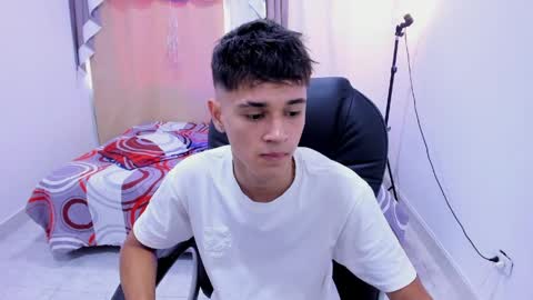 Aaron online show from April 2026 08:40:02 PM