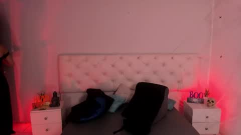 Aron cruz  online show from October 2025 01:20:02 PM