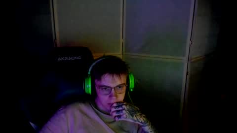 Snapshot of aron_neall chatting on February 2025 11:37:01 PM biggest penis online show from February 2025 11:37:01 PM