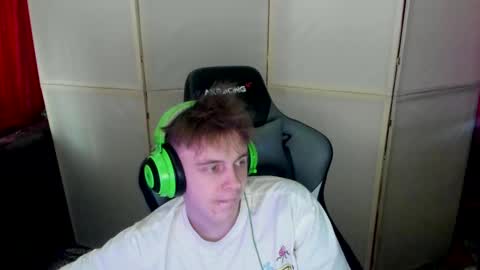 Snapshot of aron_neall chatting on February 2025 10:04:02 AM biggest penis online show from February 2025 10:04:02 AM