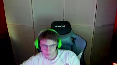 Snapshot of aron_neall chatting on March 2025 09:58:02 AM biggest penis online show from March 2025 09:58:02 AM